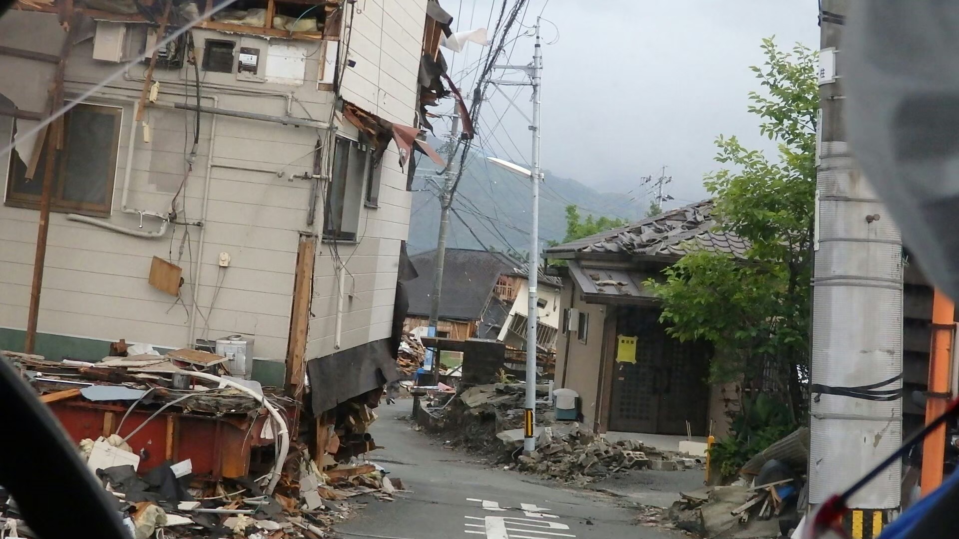 「新耐震基準」の家でも地震で倒壊・崩壊する）
